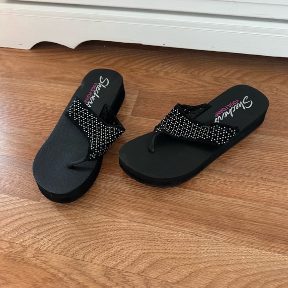 Skechers Yoga Foam Size 9 Sandals - Picture 1 of 5